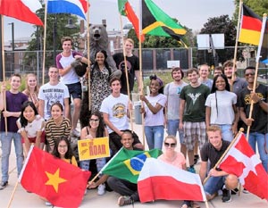 Trường quốc tế với đa dạng quốc tịch