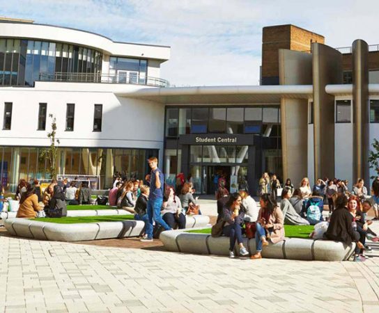 Du học tại thành phố Huddersfield, Anh