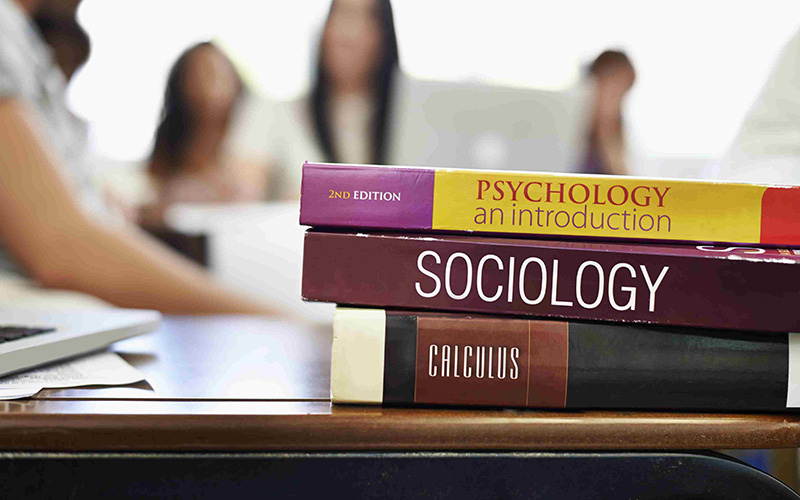 Ngành Xã hội học và Tâm lý học có gì khác nhau?